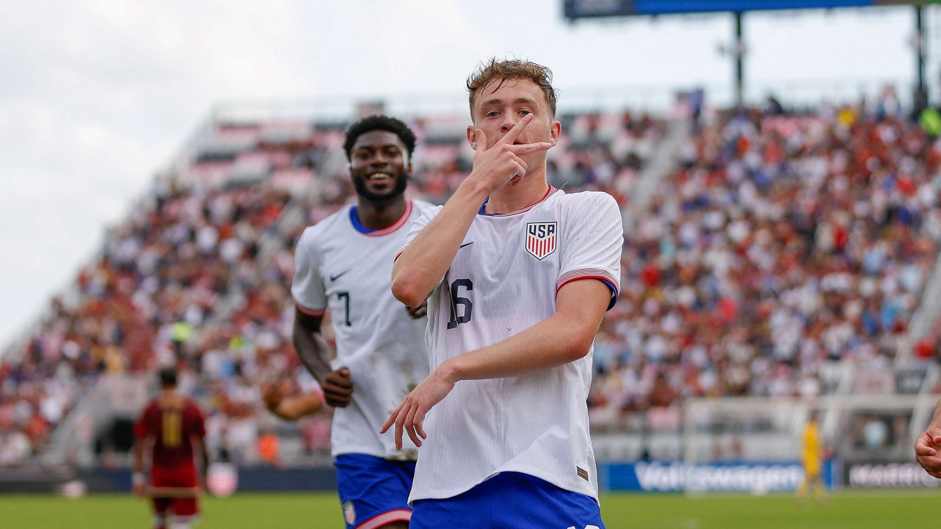 意甲宣布C羅當選本賽季意甲最佳前鋒.